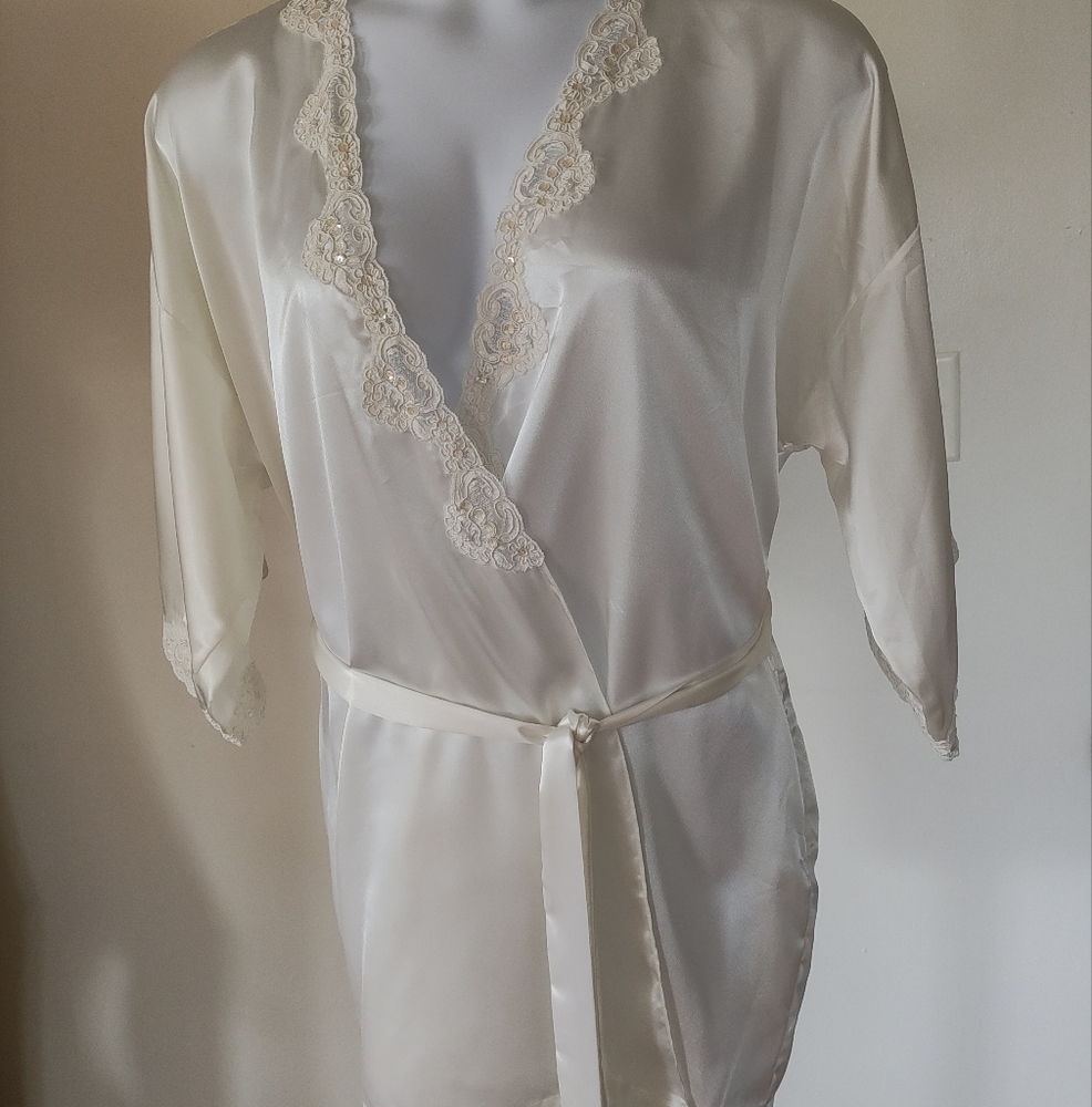 Vintage Victoria's Secret Kimono Robe One Size Satin Ivory/Off-White Gold Label